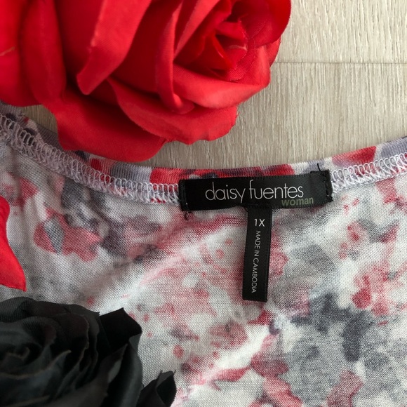 ❤️Daisy Fuentes Baby Doll Short Sleeve Floral Print Top Size 1X - Picture 7 of 8